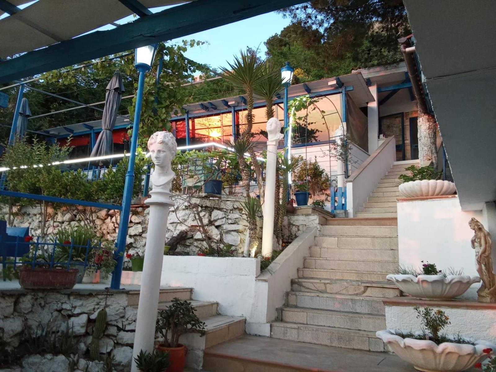 Tramonto Hotel Драч Екстериор снимка