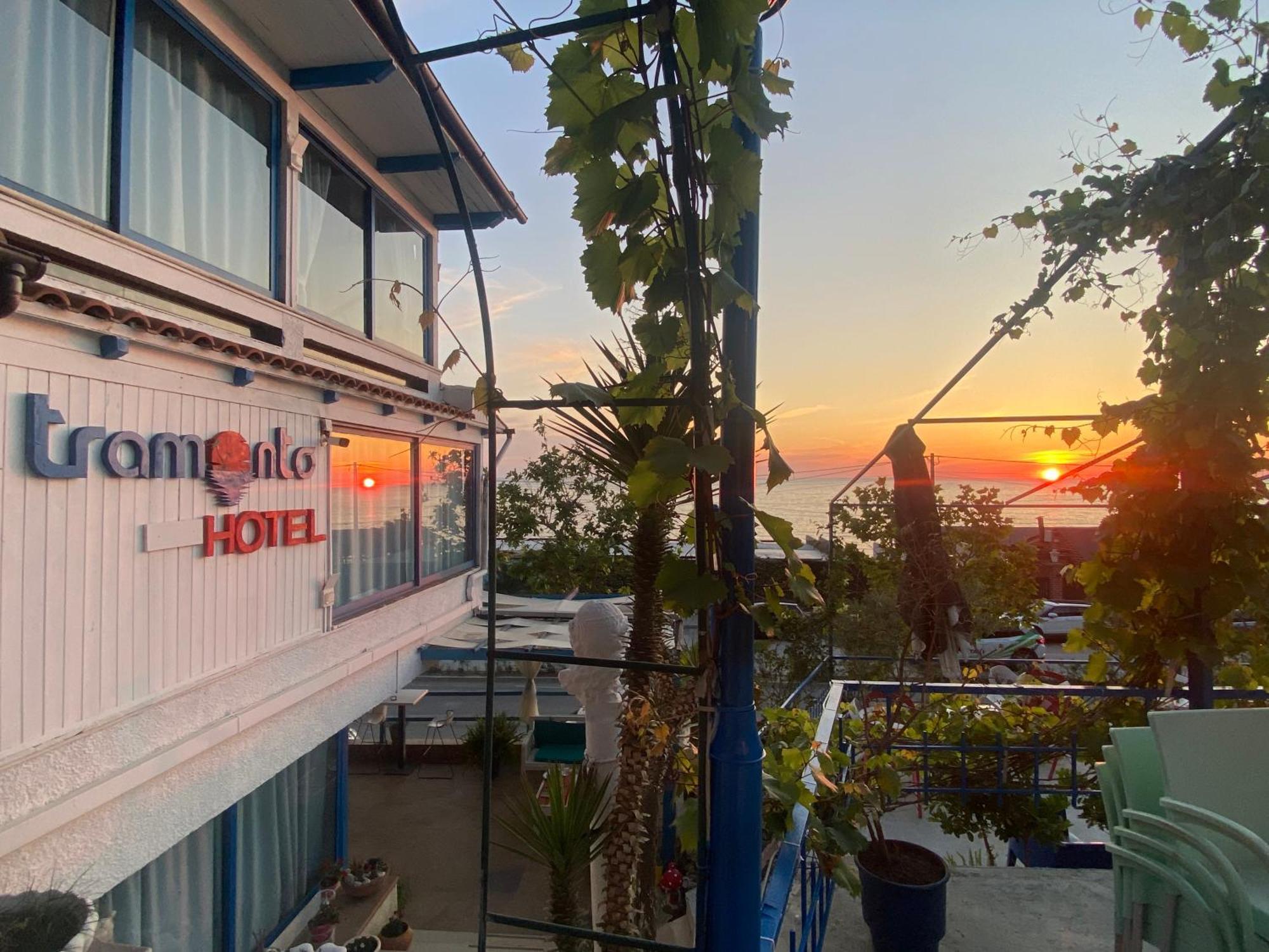 Tramonto Hotel Драч Екстериор снимка